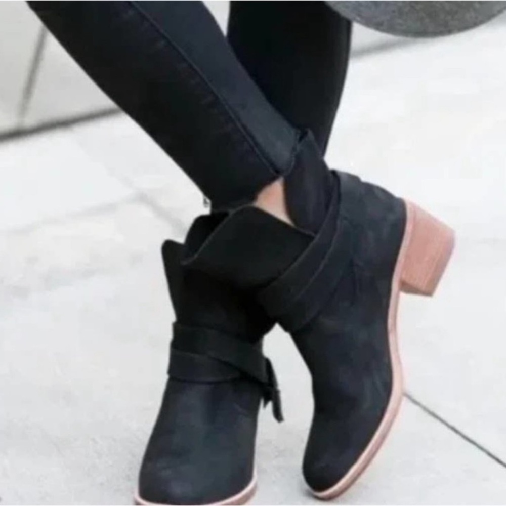 UGG Elora Black Suede Ankle Boots - Size 7